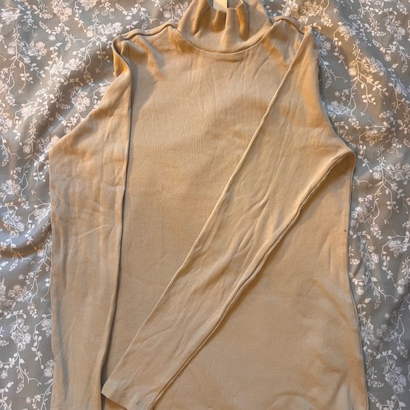 H&M Beige Ribbed Knit Top - Picture 2 of 6